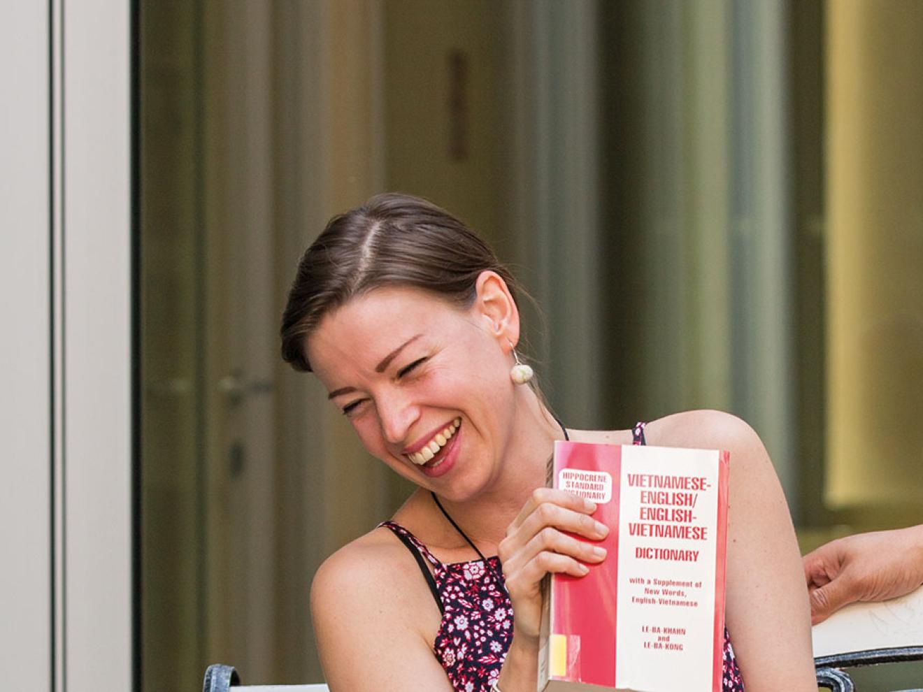 Ronald und Dajana Hermann unterhalten sich und lachen